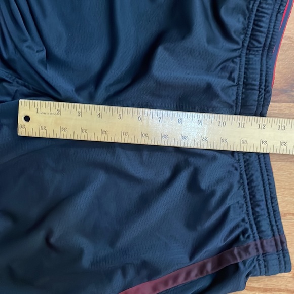 Under Armour Mens Shorts Size Xl loose Fit Red Black Pockets Heat Gear - Picture 7 of 11